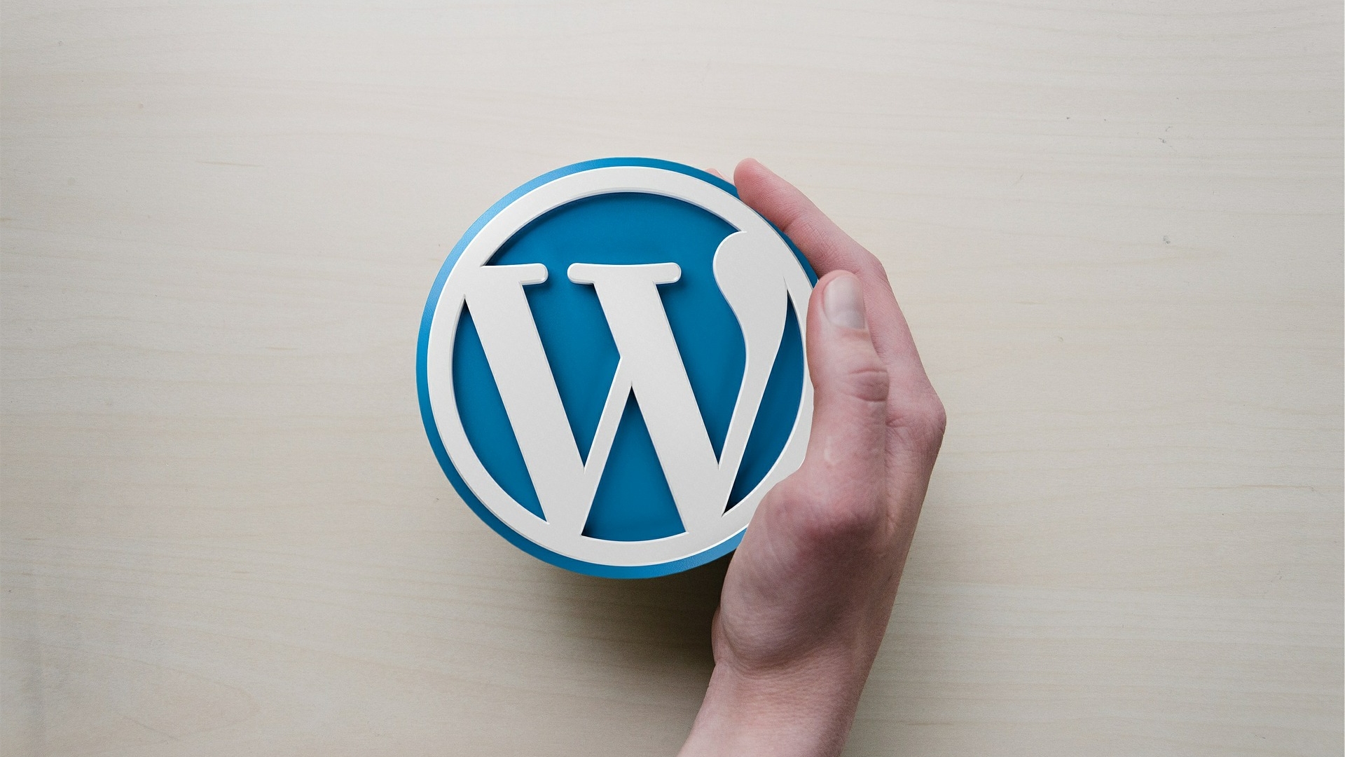 wordpress free vs paid